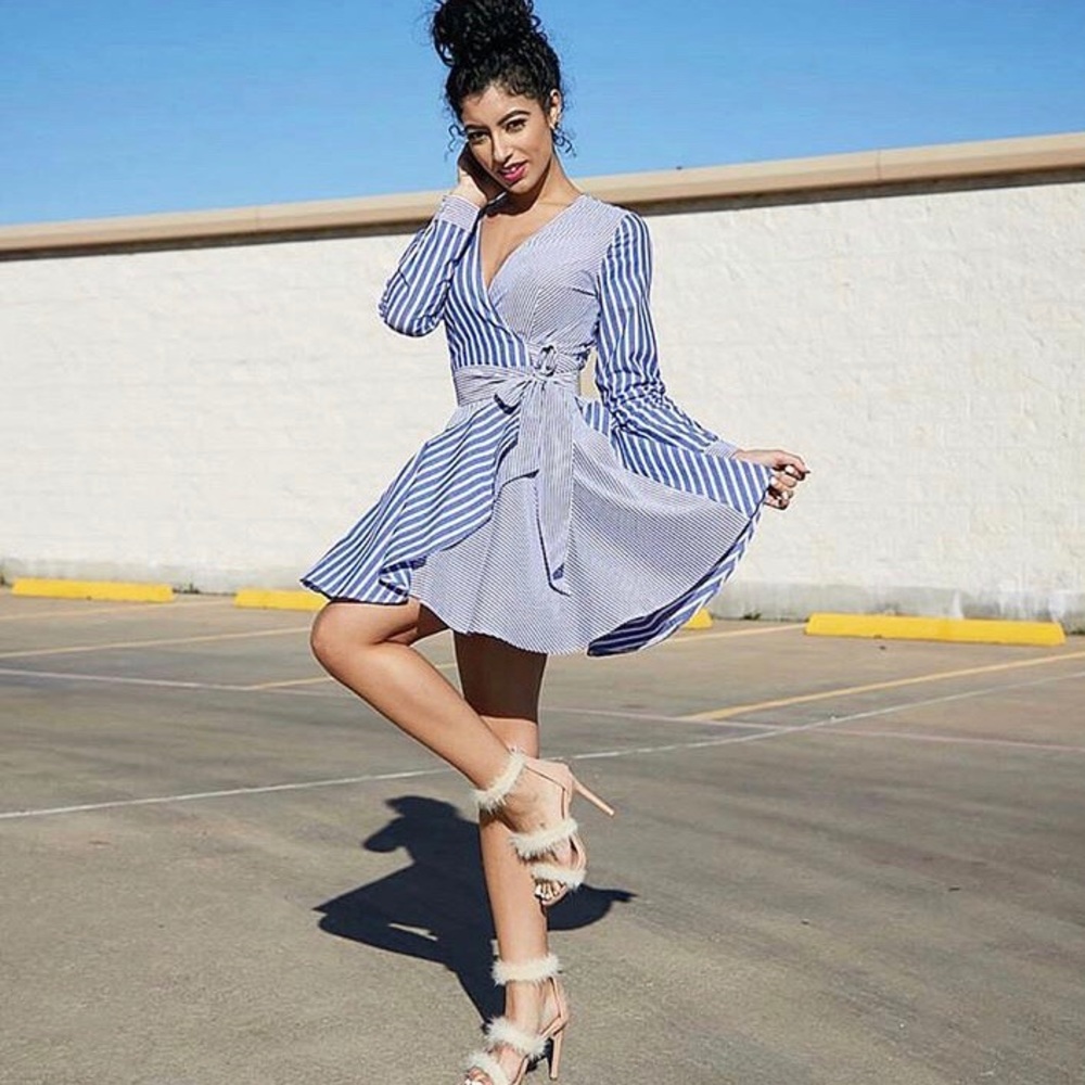 *1 LEFT*Top Of The Line Wrap Dress - Picture 2 of 8